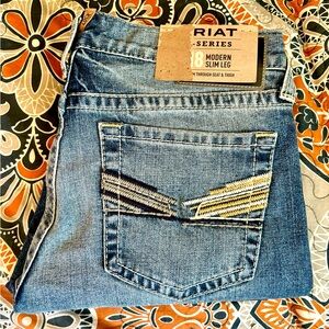 New with tags mens ARIAT jeans M8 modern slim SIZE 33x36